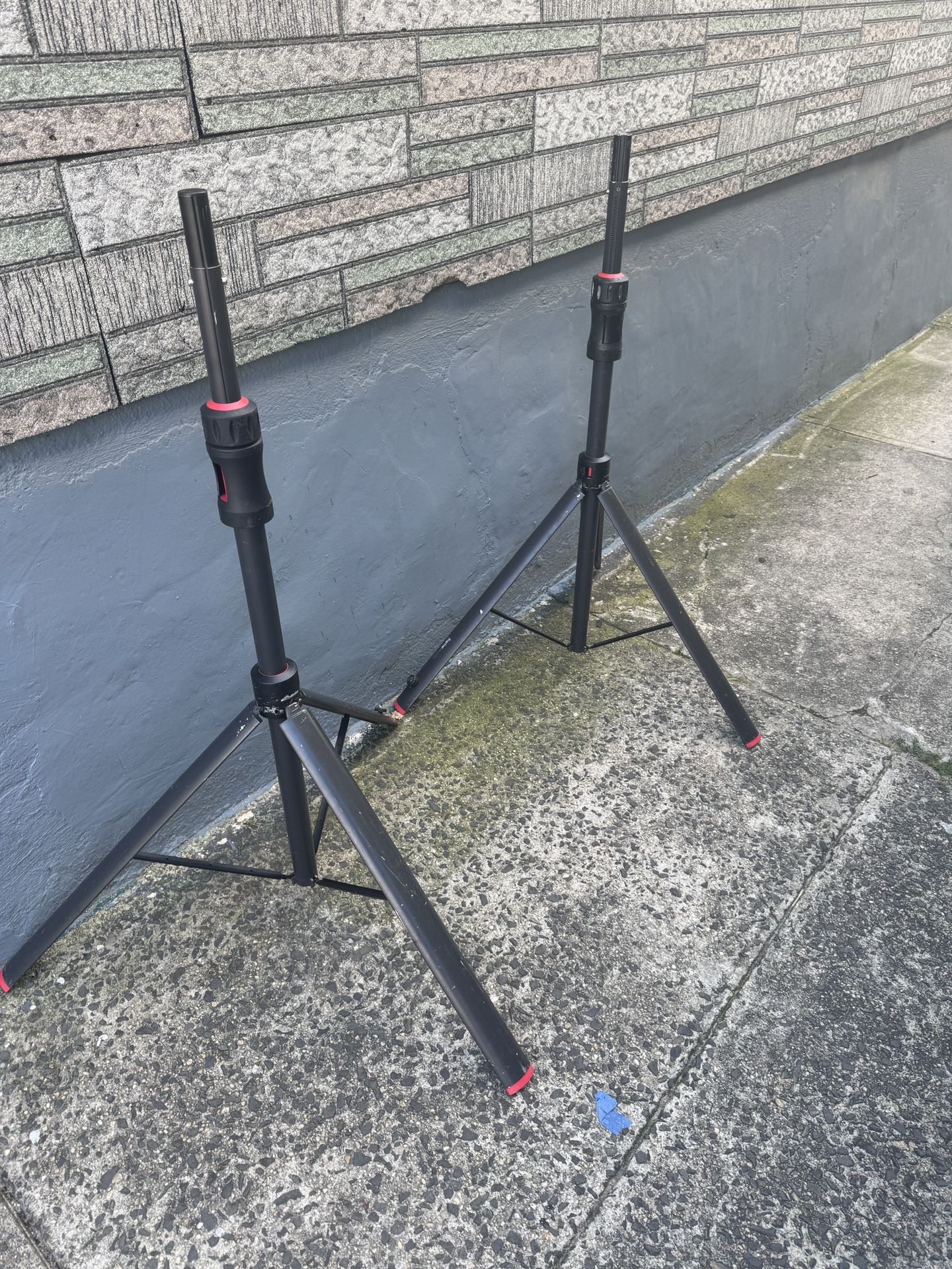 Gator Frameworks GFW-ID-SPKR SET Lift-assisted Speaker Stand (set of 2)