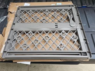 Dog/baby gate
