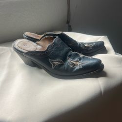VINTAGE leather Ariat Mules Western