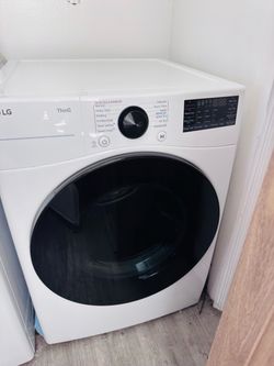 LG ThinQ Electric Dryer DLEX4000W - Only 2 Years