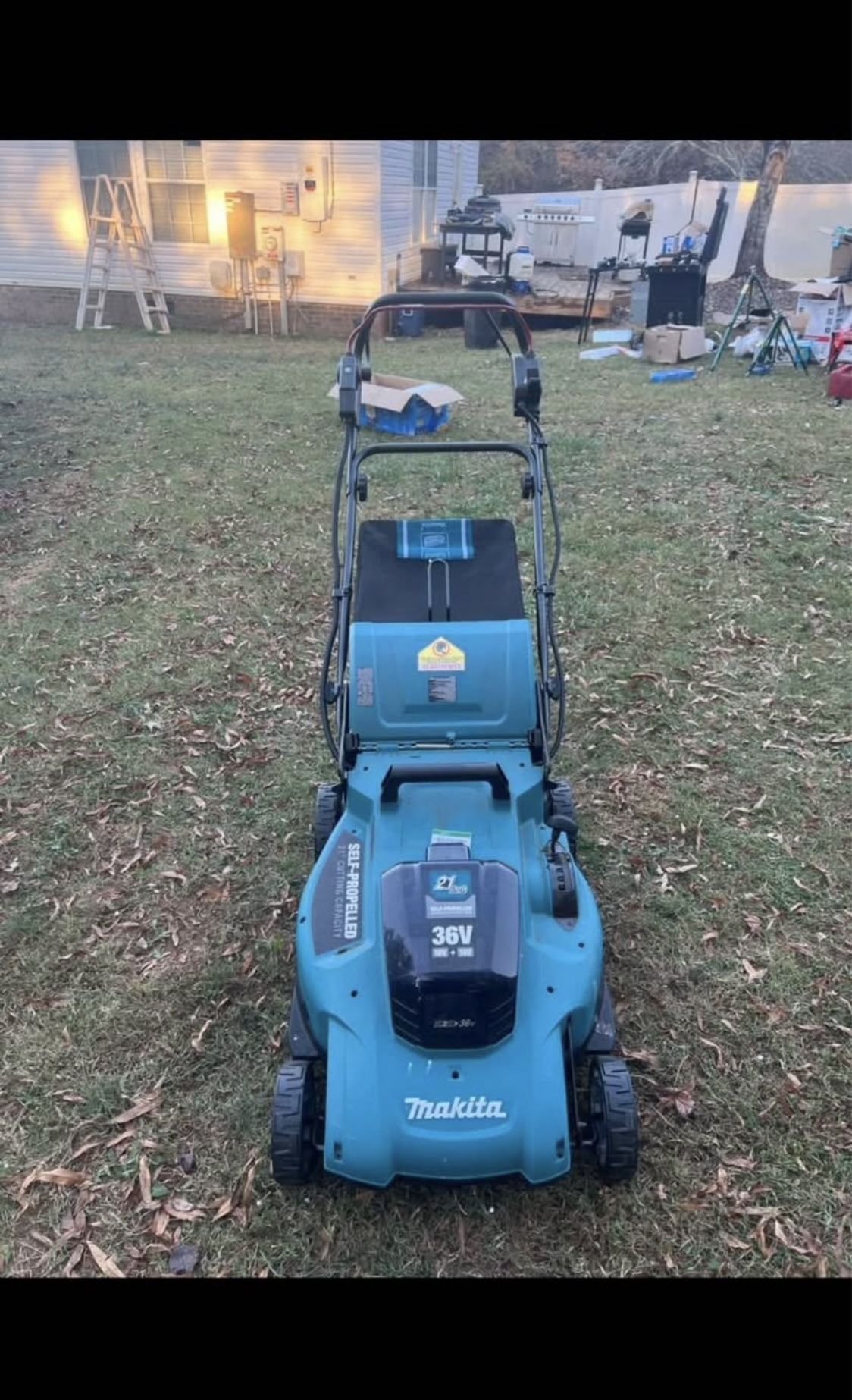 Makita 18V X2 LXT Lithium-Ion Cordless 21 in. Walk Behind Self-Propelled Lawn Mower (Tool Only).