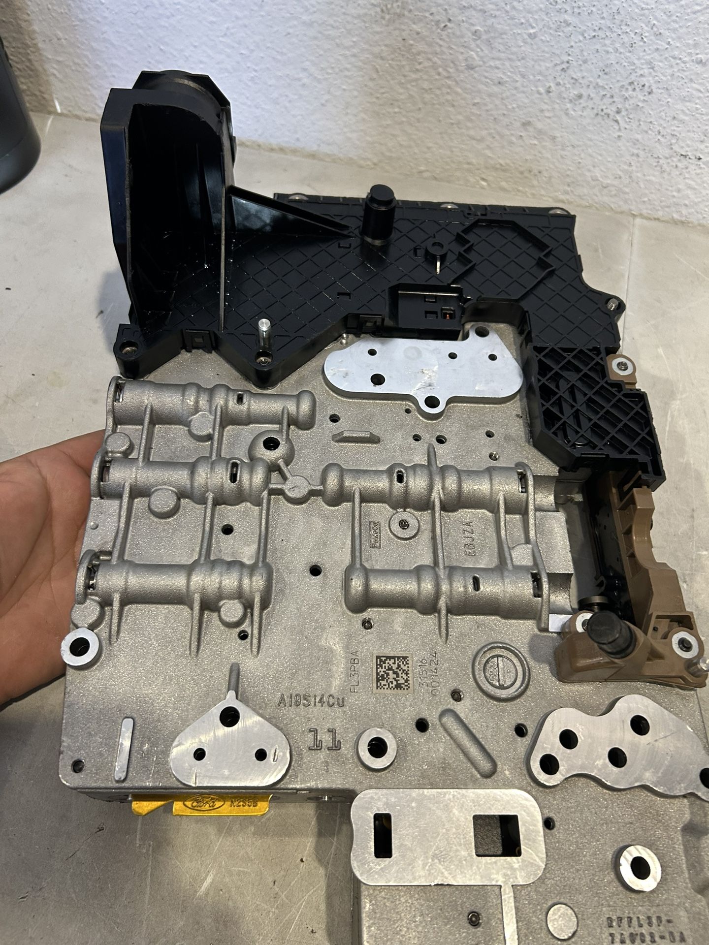 Valve body complete with solenoids 6R80 FORD