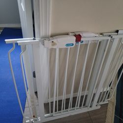 2 Regalo Baby Gates With 2 Extra Extenders