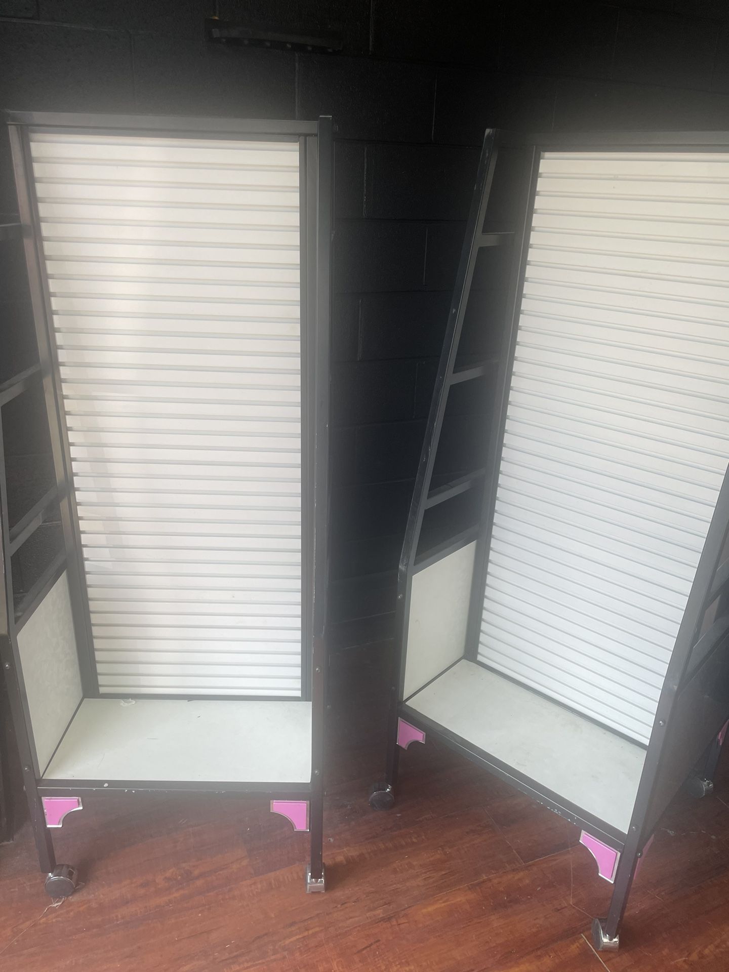 Display Rack On Wheels 