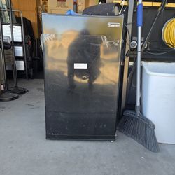 Mini Frige (Magic Chef