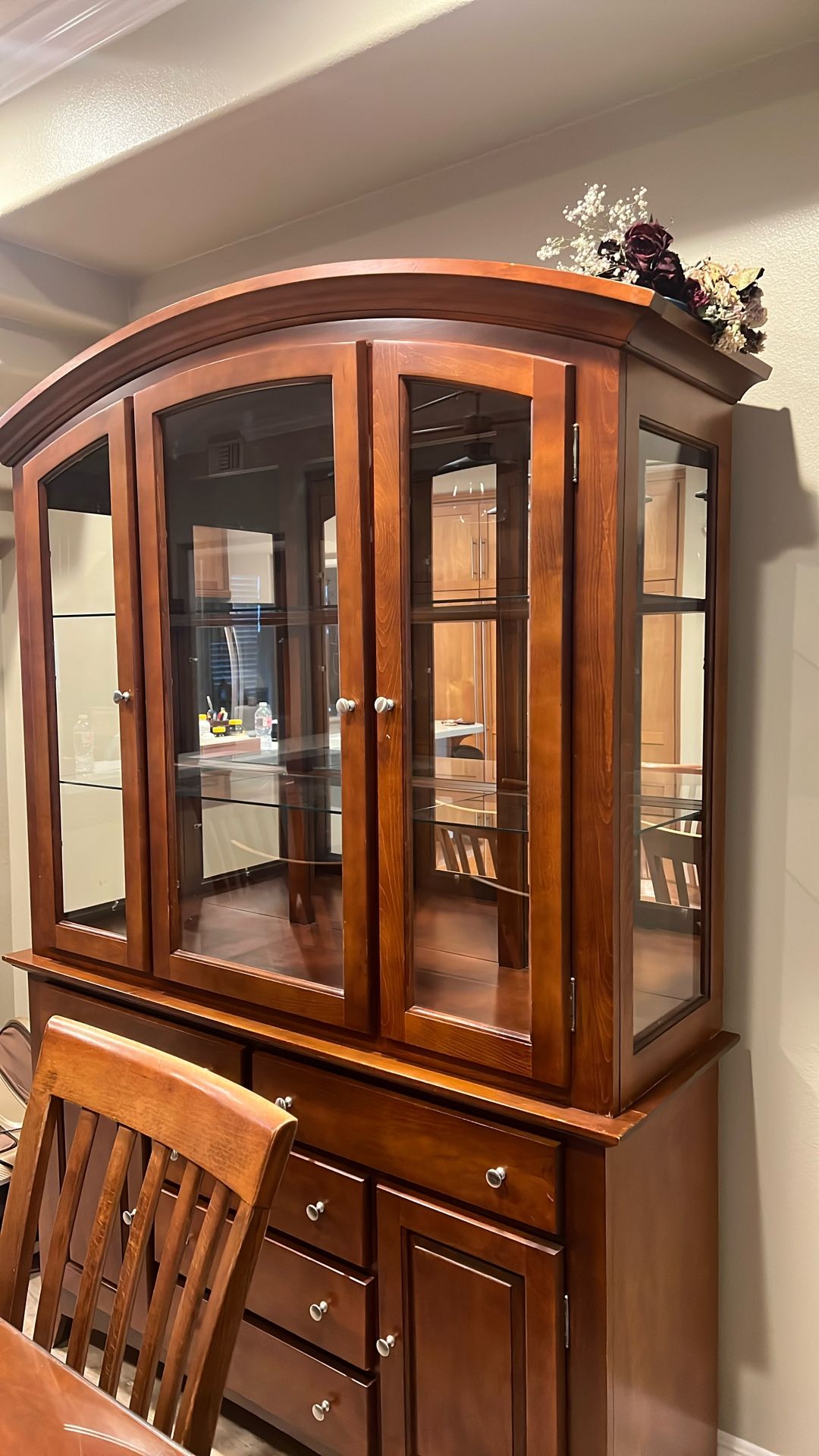 China cabinet with Drawer