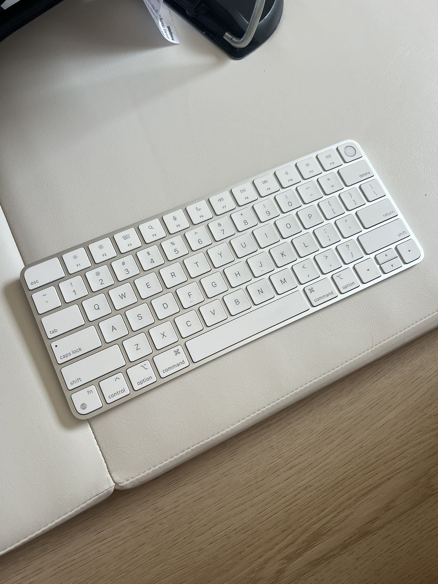 Apple Keyboard TouchID