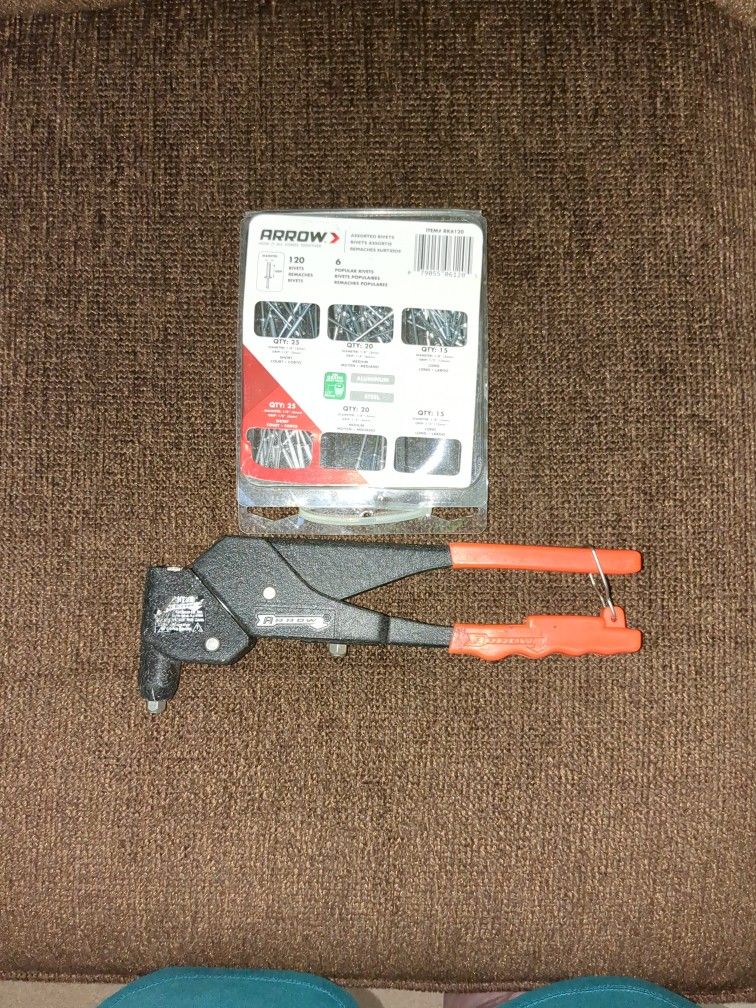 Pop Rivet Gun With Rivet Nails