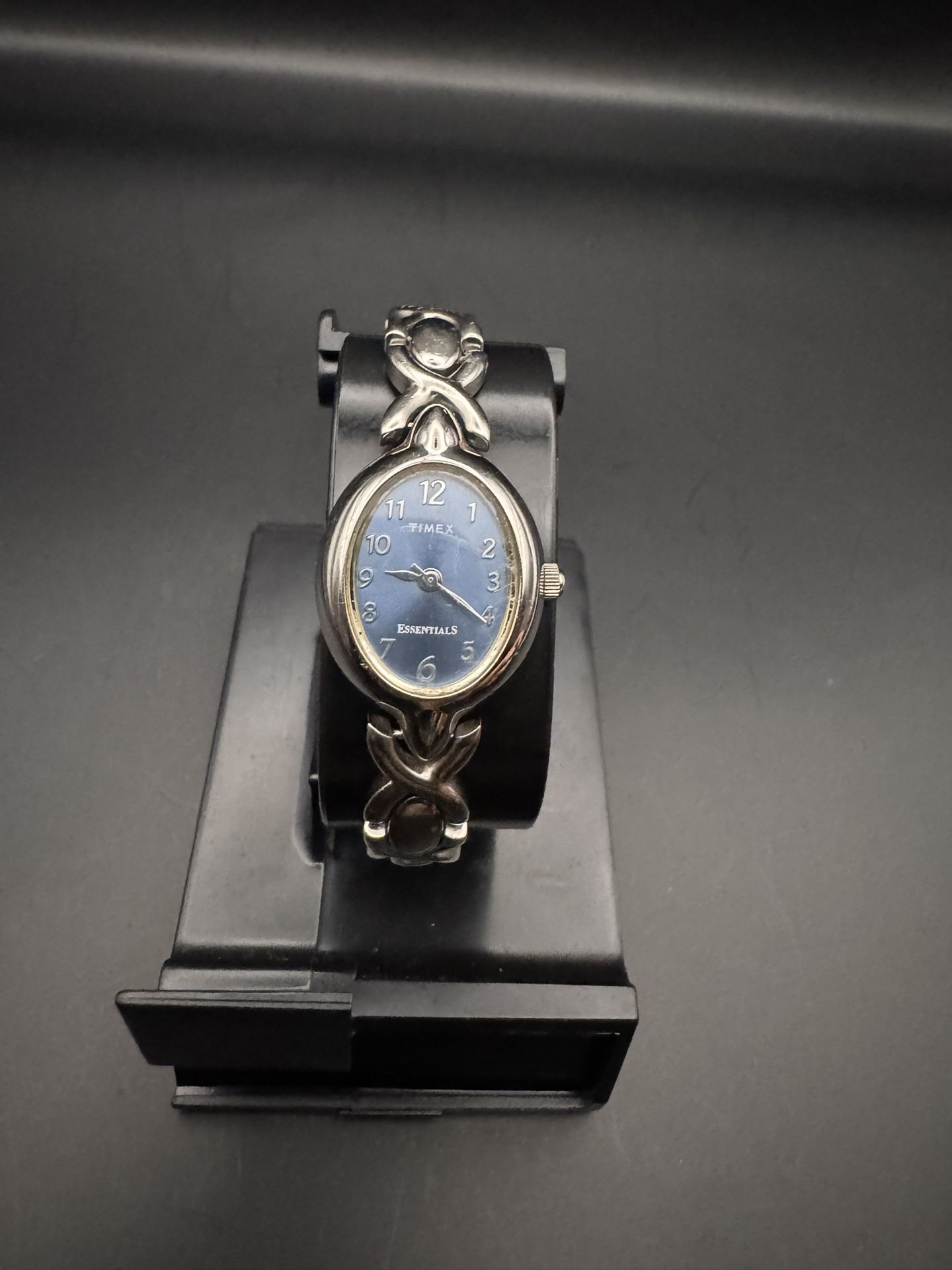 Timex Essentials Blue Dial Women’s Watch – Classic & Elegant!