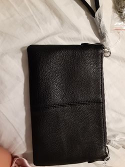 New blk clutch/chain strap $ 7