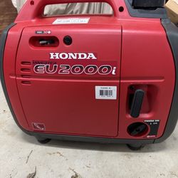 Honda EU2000i Super Quiet Inverter Generator - Like New, Only Used Once!