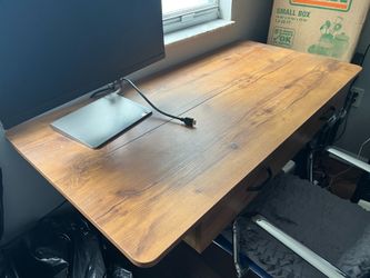 Self-Raising Desk