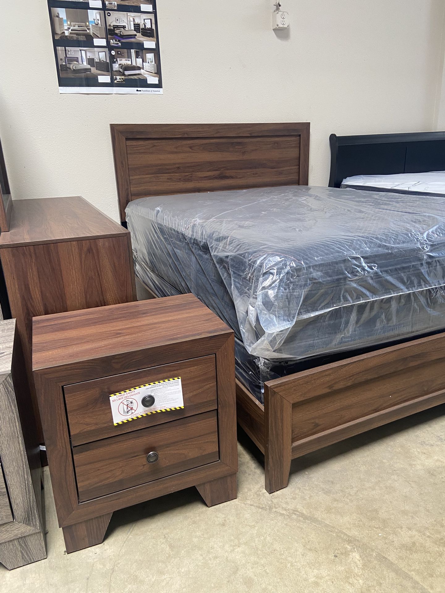 4pcs Queen Size Rustic Brown Bedroom Set