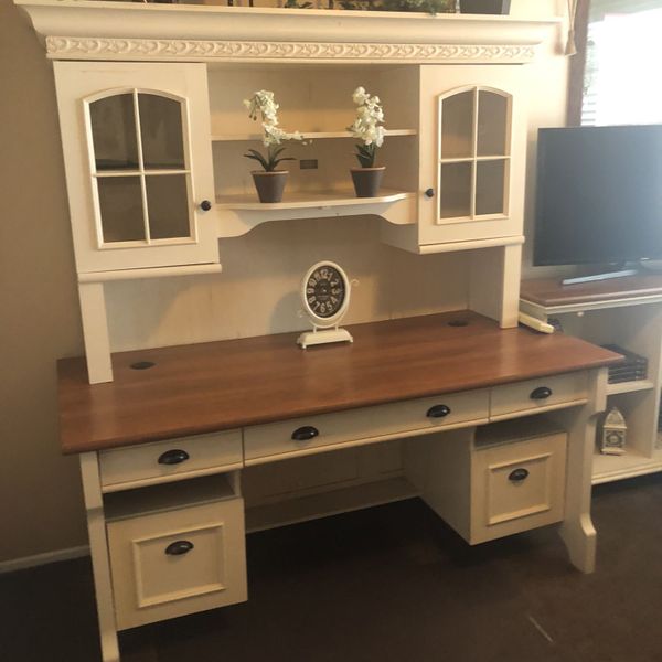 Office Furniture - Desk With Hutch for Sale in Hesperia, CA - OfferUp