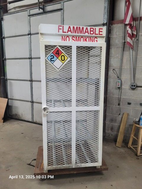 8 Tank Propane Cage $350