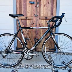 Beautiful Trek SL1000 Aluminum/Carbon Fiber Road Bike