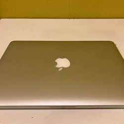 Like-New 2015 MacBook Pro – Pristine Condition, Original Owner, Charger Included