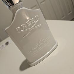 Unique offer🔥(300) Retail(450)Creed Silver Mountain Water.🔥