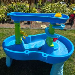STEP TWO water play table