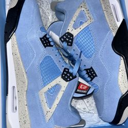BRAND NEW JORDAN 4  UNIVERSITY BLUES