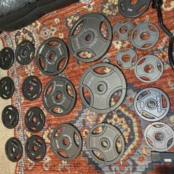 Fitness Gear and cap Olympic Weight Set 375lbs