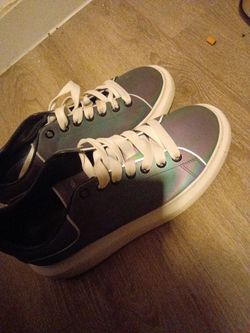 Alexander mcqueens low mens - size 11.5