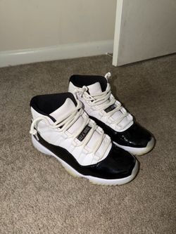 Air Jordan 11 Concord (Size 9.5)