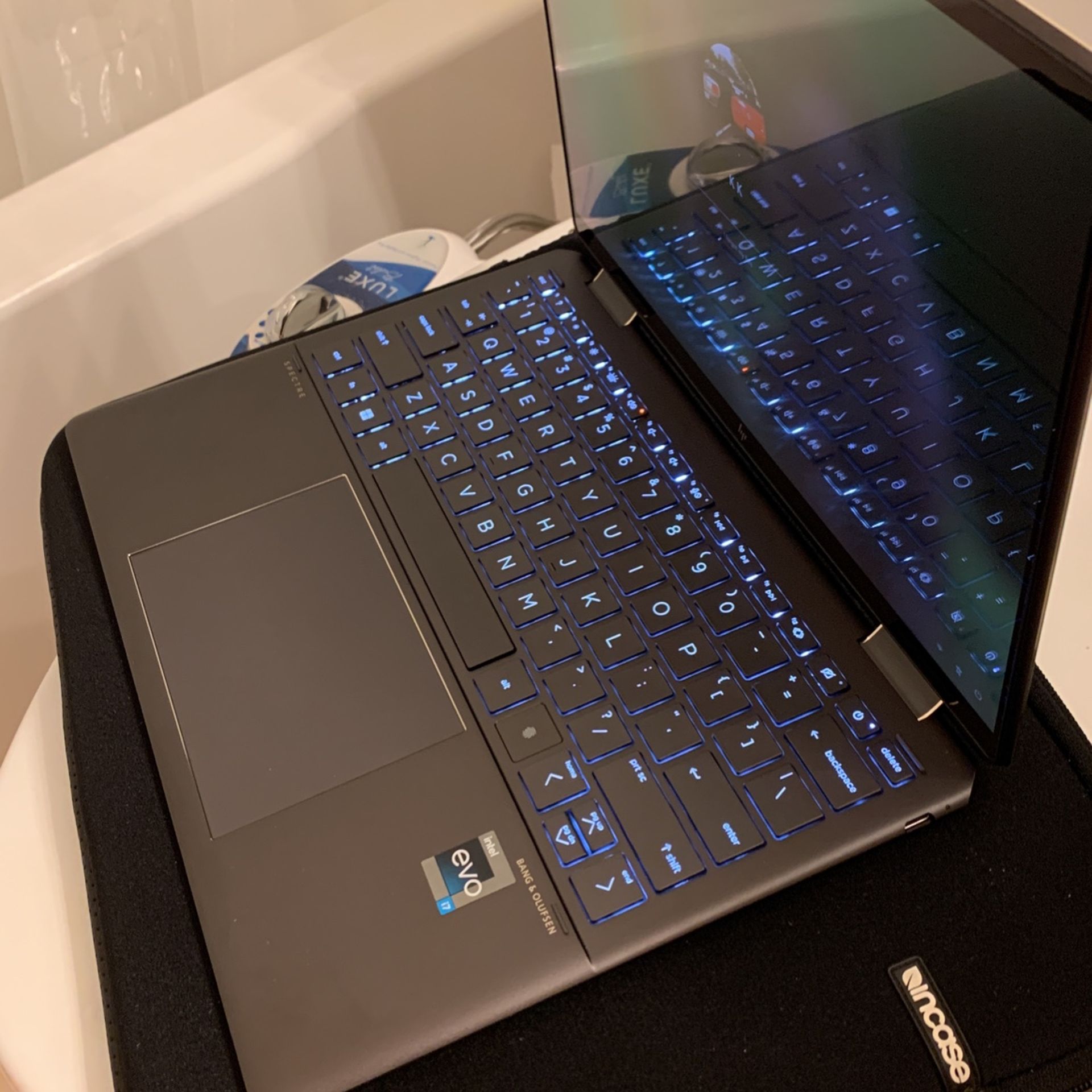 HP Spectre X360 2 In 1 13.5 4K TOUCH I7 1TB 16GB