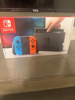 Nintendo Switch Bundle - Mint condition - 4 controllers and more…