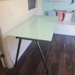 Glass desk/table