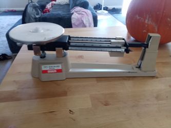 Ohaus Triple Beam Balance Scale 2610g