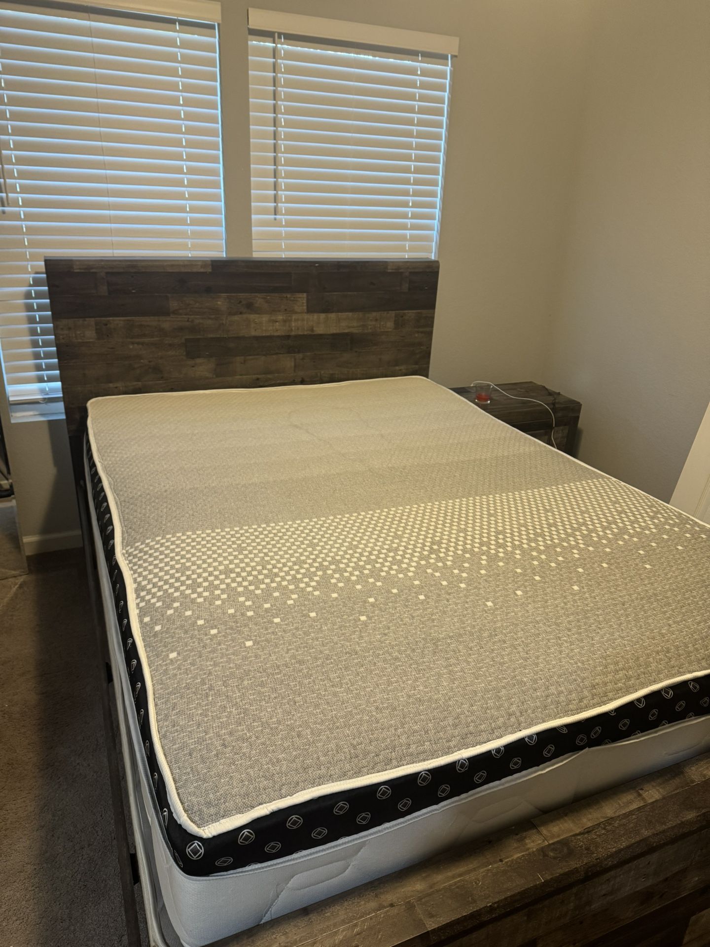 Queen Bedroom Set with Mattress/Bedspring