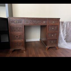 REALLY CHEAP! LAST OFFER! 300  RN TAKE IT!!! 19th Century Carved writing Desk (RARE AND ANTIQUE) WONT LAST LONG TRUST ME FOR THE PRICE!!!!!!!!!!! 