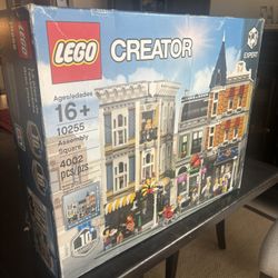 Lego  Assembly Square #10255 In Box New 