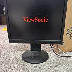 19 Inch Monitor With DVI To USB C Adapters 