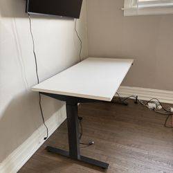 Herman Miller Nevi Sit to Stand Desk ($1200 New)