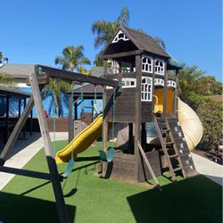 Play Structure **PENDING PICKUP** 