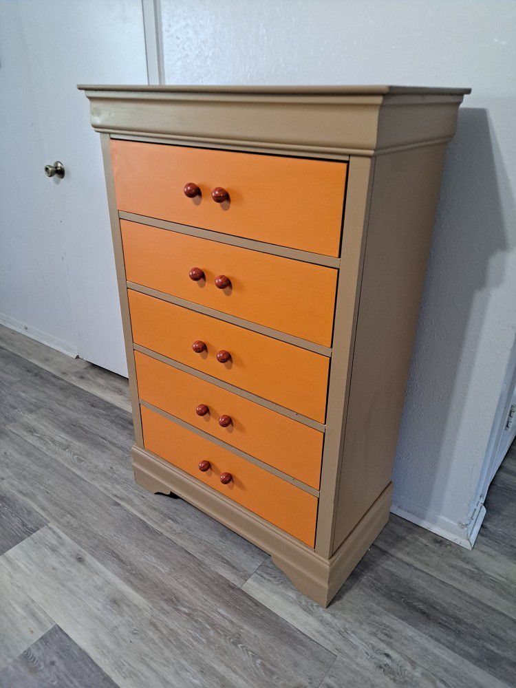High Chest / Dresser Very Clean . Pet Free And Smoke Free