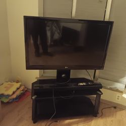 Lg   Tv 40 Inch  Whit TV stand