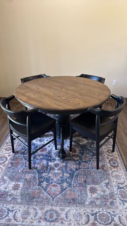 Round dining table w/four chairs Black/Oak