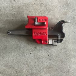 Master Lock Safety Series S3068 Seal Tight Handle-On Ball Valve Lock