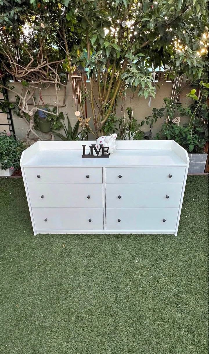 IKEA DRESSER 6 DRAWERS
