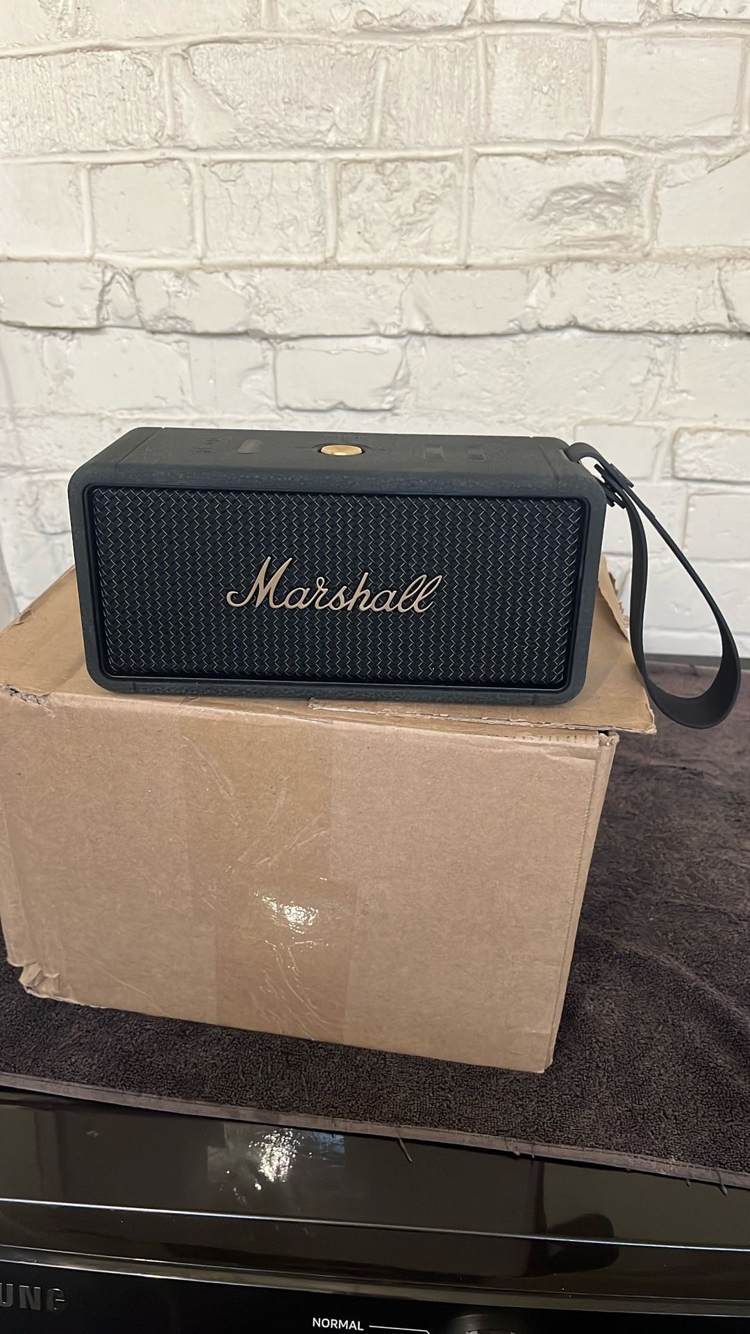 Marshall Middleton Portable Bluetooth Speaker
