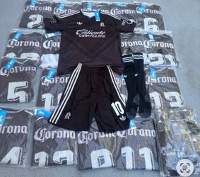AMÉRICA SOCCER UNIFORM SETS – $40 EACH ⚽️ 20 uniform sets available! 🟡 América Home – Yellow ⚫ América Away – Black Each player set includes: • Jer