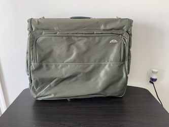 SAMSONITE GARMENT BAG. LARGE TRAVEL BAG, MINT CONDITION !