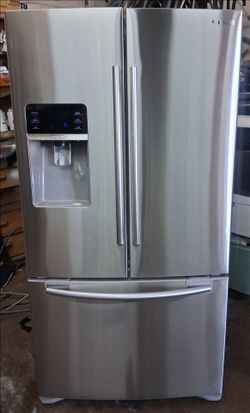 Samsung 29 cubic foot refrigerator with water and ice