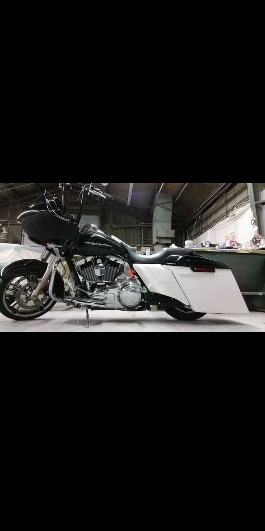 Harley Davidson bagger STRETCHED SIDES CUSTOM VENOM WIDE SIDES