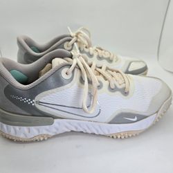 Nike Alpha Huarache Elite 3 Softball Shoes Womens 7 White Turf Athletic Sneakers