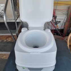 Tetford 5.5 Gallon Camping Porta Potti Model 550P