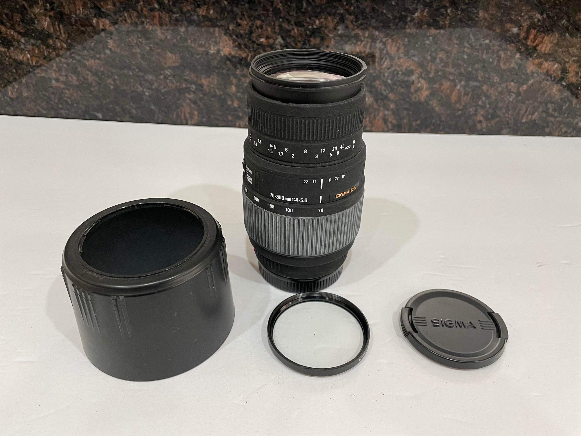 Sigma 70-300mm f/4-5.6 DG Macro Telephoto Zoom Lens for Sony SLR Cameras - excellent used condition. No scratches or fungus Coral Springs 33071